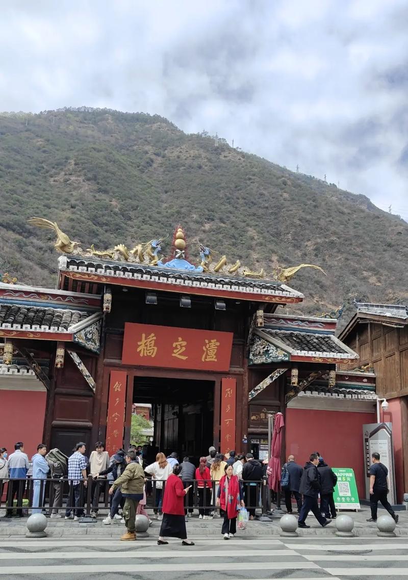 卢沟桥游玩攻略（穿越时空体验卢沟桥的历史魅力和现代魔力）
